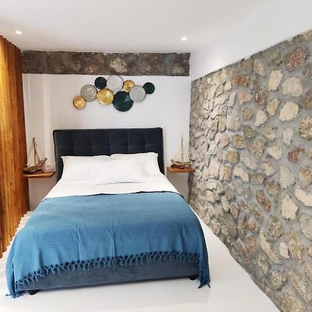 Woodstone Studios & Apartments Santorini Pyrgos Kallistis Ngoại thất bức ảnh