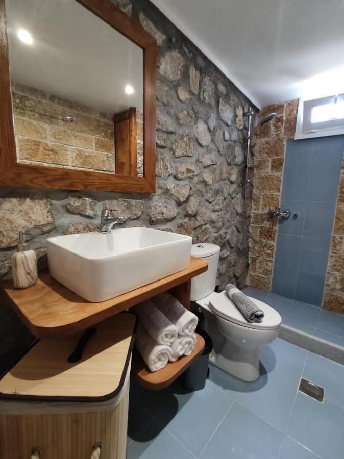 Woodstone Studios & Apartments Santorini Pyrgos Kallistis Ngoại thất bức ảnh