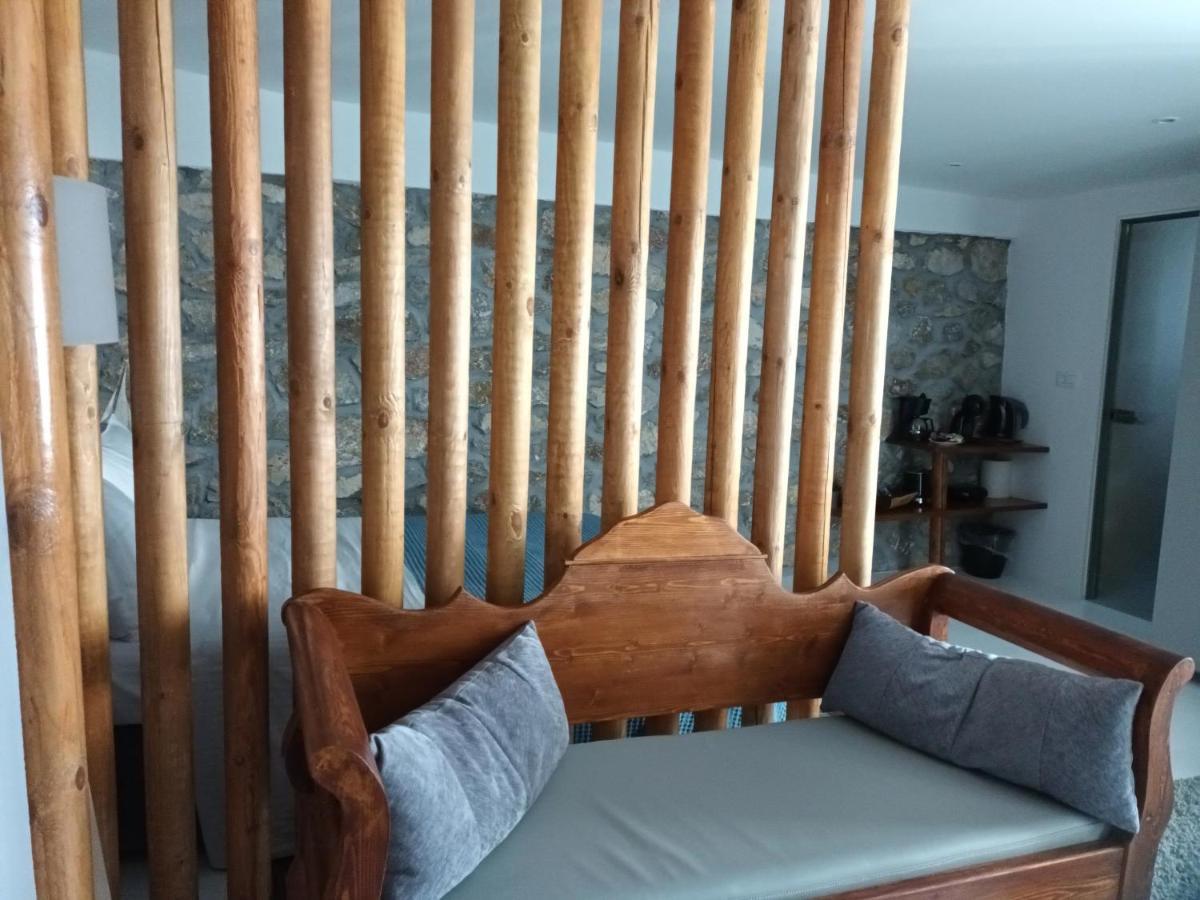 Woodstone Studios & Apartments Santorini Pyrgos Kallistis Ngoại thất bức ảnh